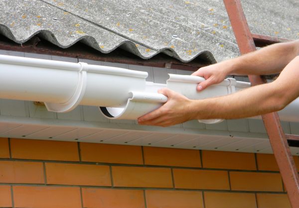 Cost of Gutter Hanging in Akron